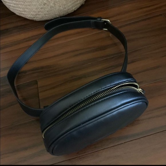 BCBG BELT BAG - Picture 4 of 4